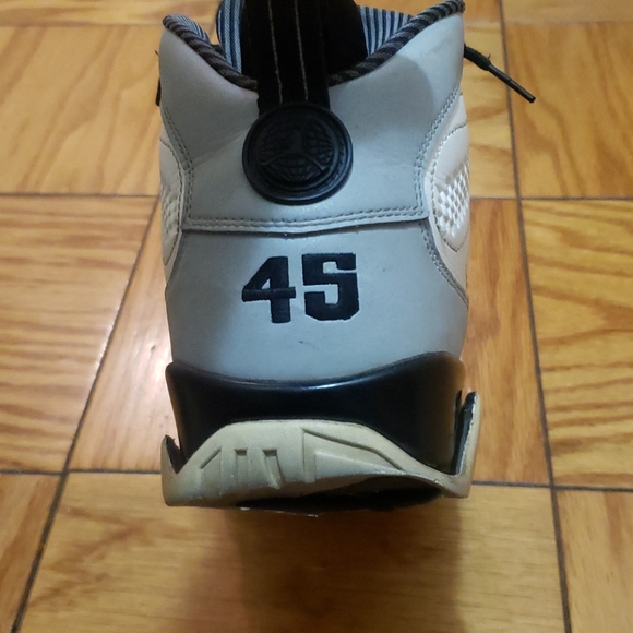 Nike Air Jordan | Retro 9 - Picture 10 of 16